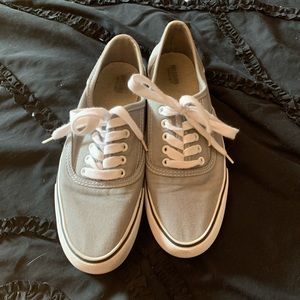 Mossimo Women’s Lace Up Sneakers